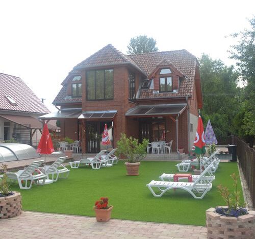 Balatoni szállás medencével