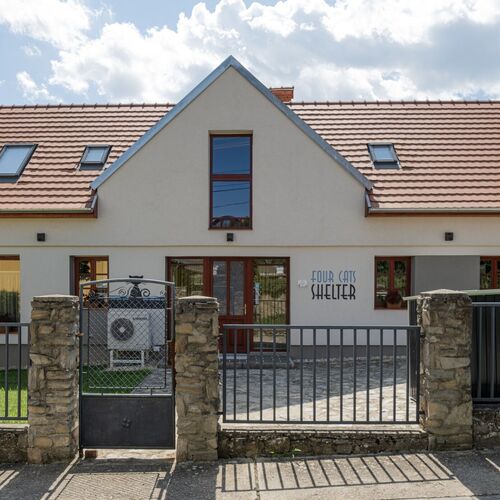 4CatsShelter Apartman Cák 