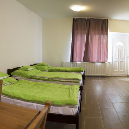 Airport Microstore Panzió Vecsés 