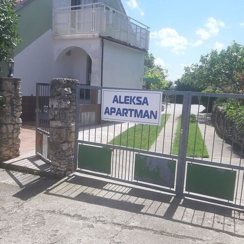 Aleksa Apartman Lesencetomaj 