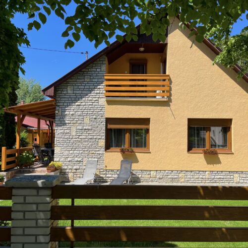 Galagonya Kerti Lak Bogyoszló 