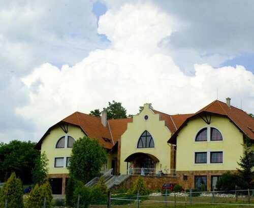 Békesség Szigete Tábor Diákszálló Súr 