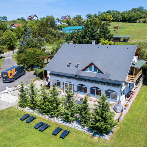 Borkúti Panzió és Apartman Balatonföldvár-Kőröshegy 