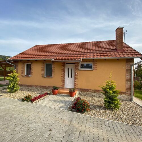 Búbánatvölgy Cseresznyevirág Vendégház Esztergom 