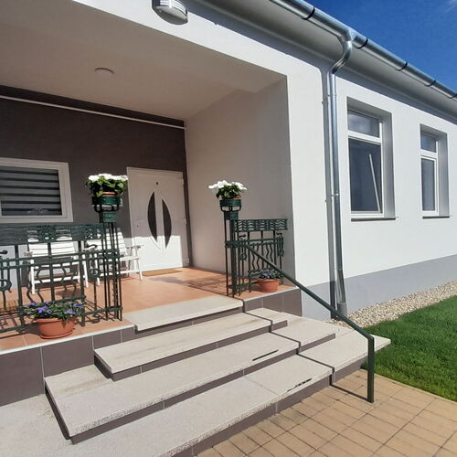 Déri Kert Apartmanház B*** Baja 