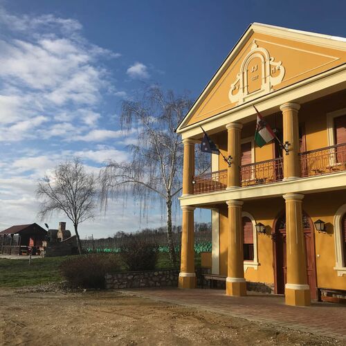 Joe Bácsi Rezidenciája Kisharsány 