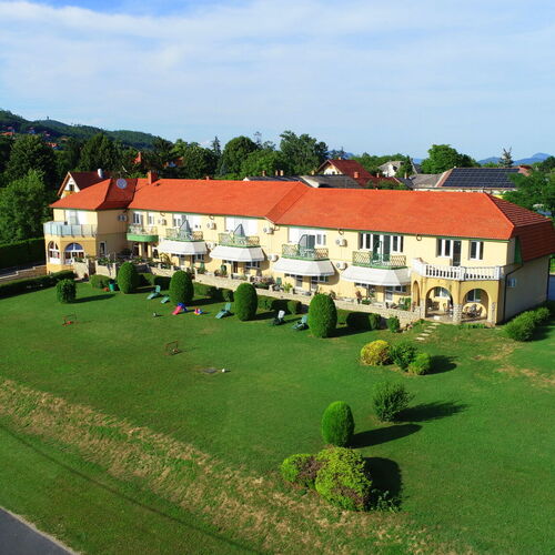 Karát Panzió Balatongyörök 