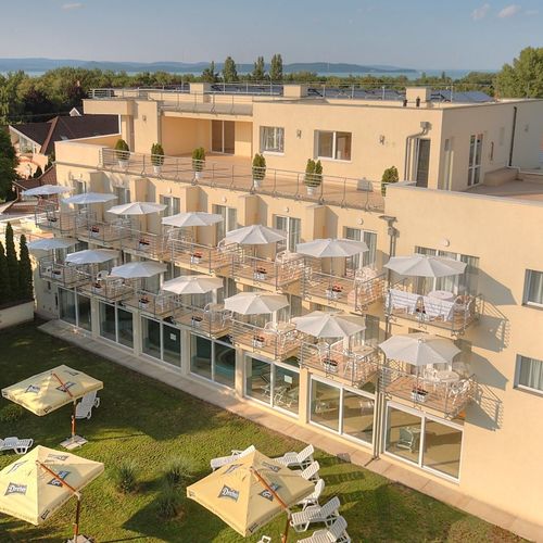 Két Korona Konferencia és Wellness Hotel Balatonszárszó 