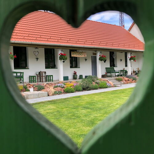 Ladislaus Schnaps-Haus Falusi Vendégház Csolnok 