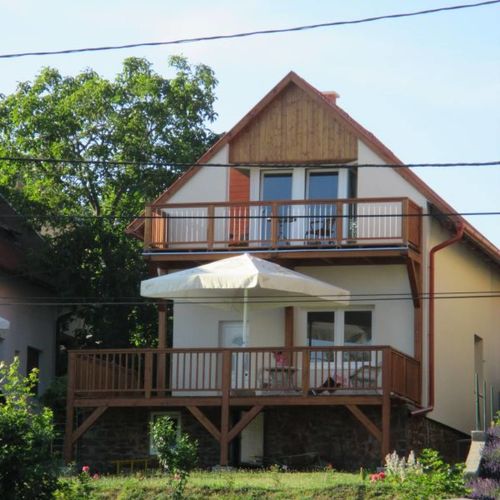 Laura Apartmanház Révfülöp 