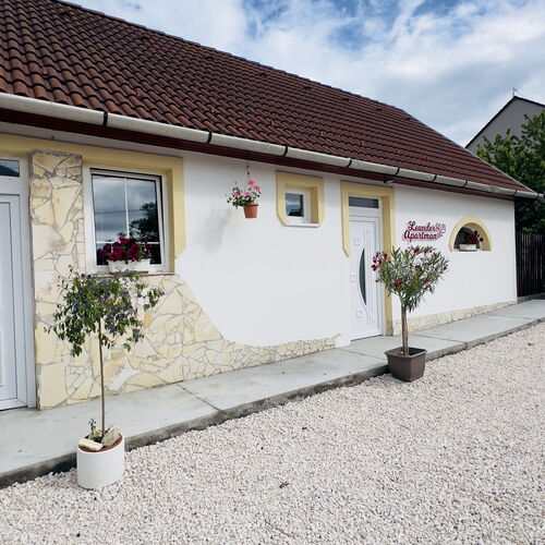 Leander Apartman Ostoros 