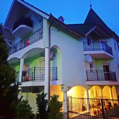 Váralja Apartman Tata 