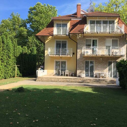 Platán Apartmanház Balatonföldvár 