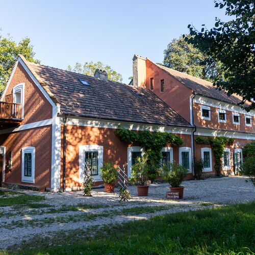 Rotes Haus Gézaháza 