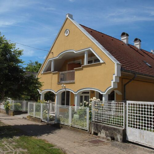 Sárga Rózsa Apartmanház Balatongyörök 