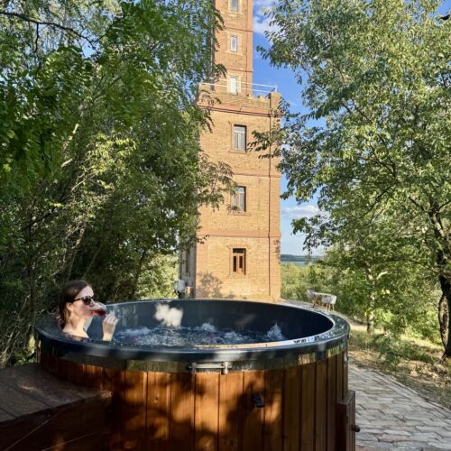 Söréttorony - A jakuzzis erdei szállás Kölesd 