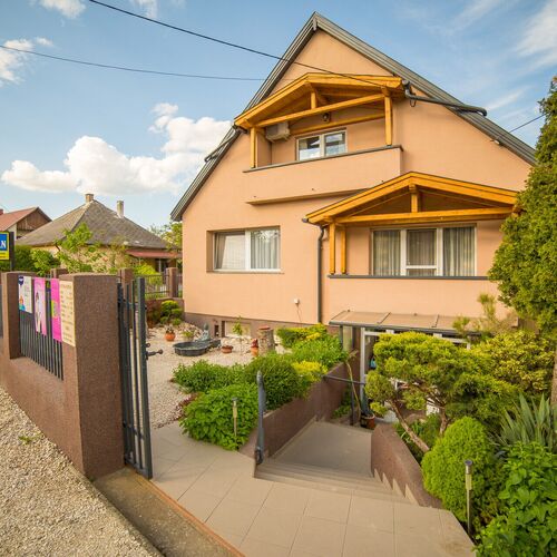 Tiffany Apartman Jenő 