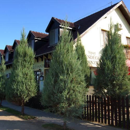 Tópart Vendéglő és Panzió Mezőberény 