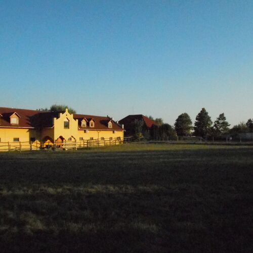 Torony Lovarda Magánszállás Kiskunfélegyháza 