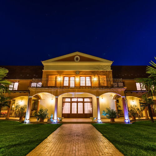 Vinum Wellness és Konferencia Hotel Kiskőrös 