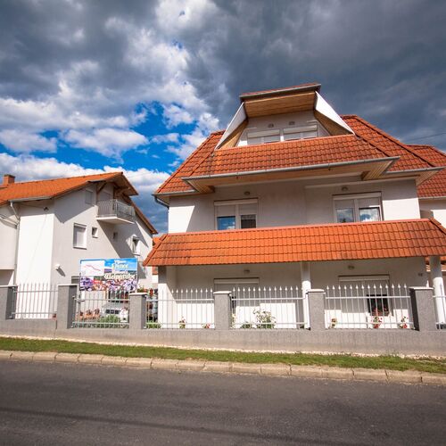 Villa 55 & Pool Siófok 