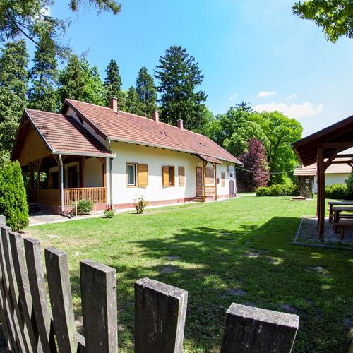 Relax Wellness Apartman Parádsasvár 